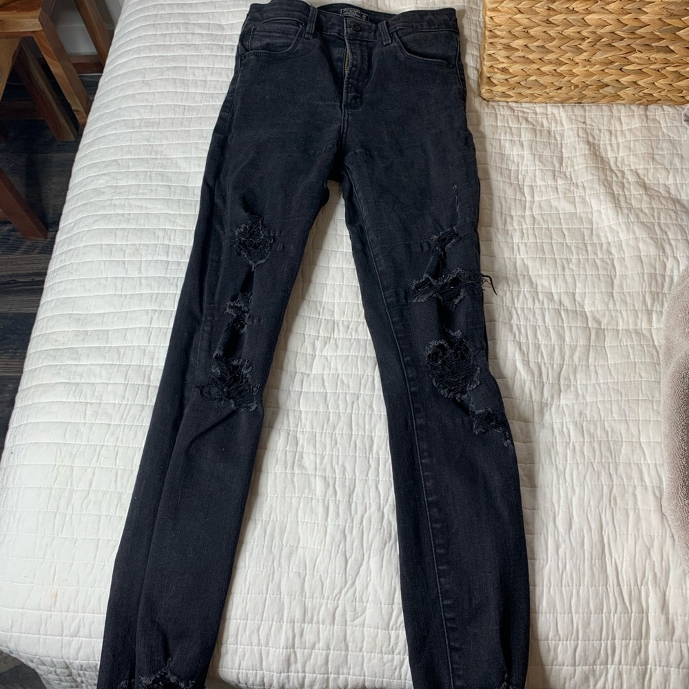 ABERCROMBIE BLACK DISTRESSED SKINNY JEANS